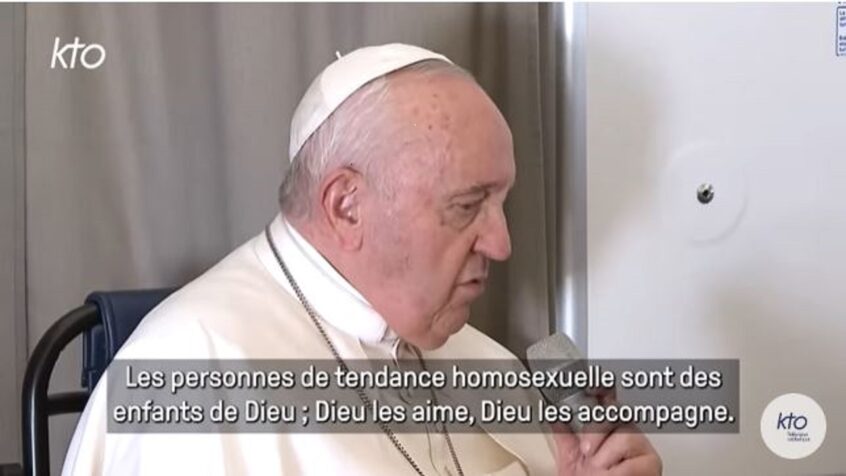 Qu&rsquo;a dit le pape François aux journalistes après son voyage en Afrique?