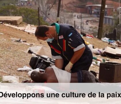 Non à la violence, non à la guerre, non aux armes: le Pape François appelle à une culture de la paix