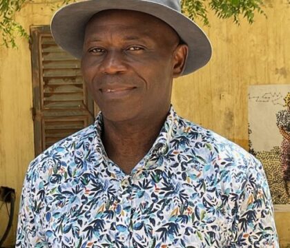 Par son récit « Habiller le Ciel », l&rsquo;auteur Eugène Ebodé rend hommage à sa mère