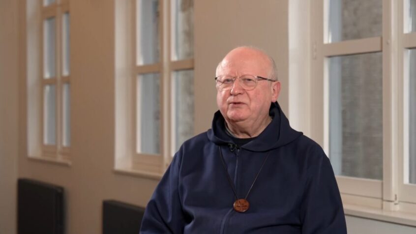 Mgr Lode Van Hecke se confie en vidéo sur les trois ans au diocèse de Gand