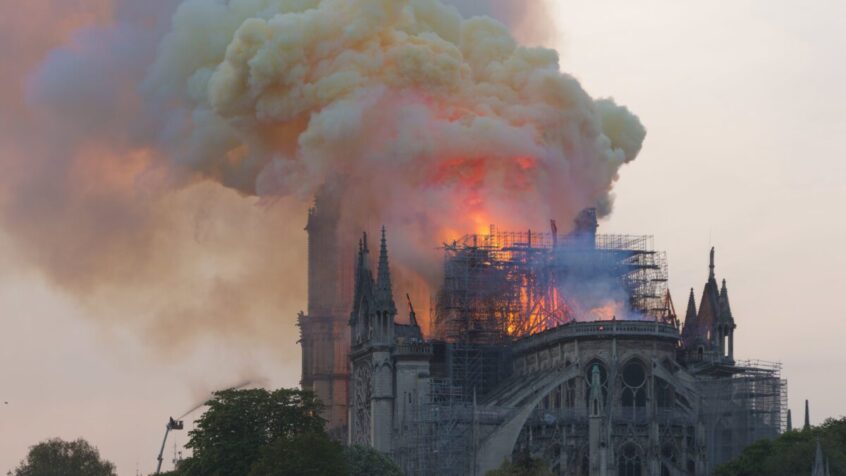 Quatre ans après l&rsquo;incendie, Notre-Dame de Paris se remet des flammes