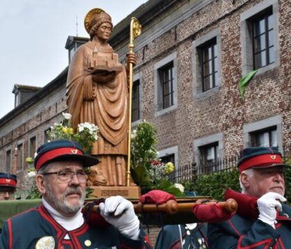Saint Ursmer a envoyé le soleil aux Lobbains pour que sa fête soit parfaite