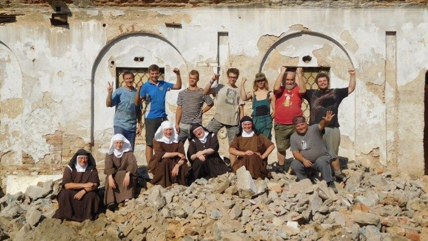 République tchèque: des religieuses transforment une ferme en monastère