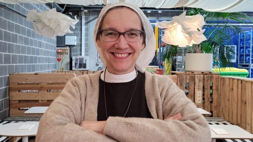 De journaliste à religieuse – Rencontre avec Sœur Marie de la Visitation (Il était une foi – audio)