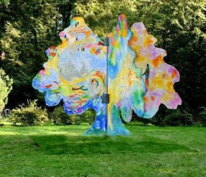 Quand le peintre de la joie offre un Arbre de Vie aux patients psychiatriques
