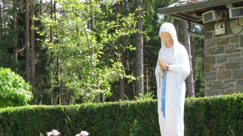 Voici les deux prières à adresser à la Vierge de Banneux et Notre Dame de Beauraing