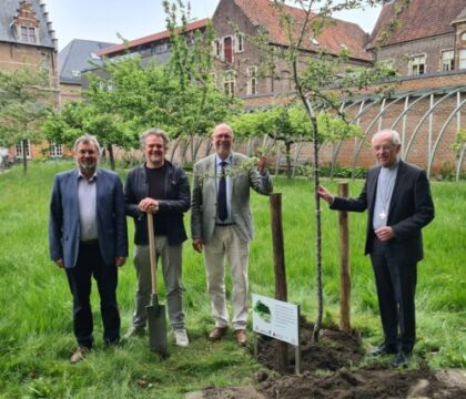Un arbre Laudato si&rsquo; a été planté dans le jardin du cardinal De Kesel