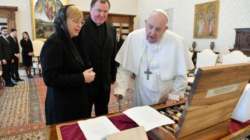Le pape François a reçu la présidente de Slovénie, Nataša Pirc Musar