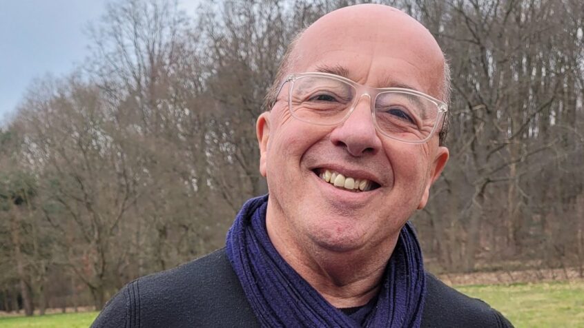 Carlos Palma, lanceur du « dé de la paix » (extrait du dossier Dimanche)