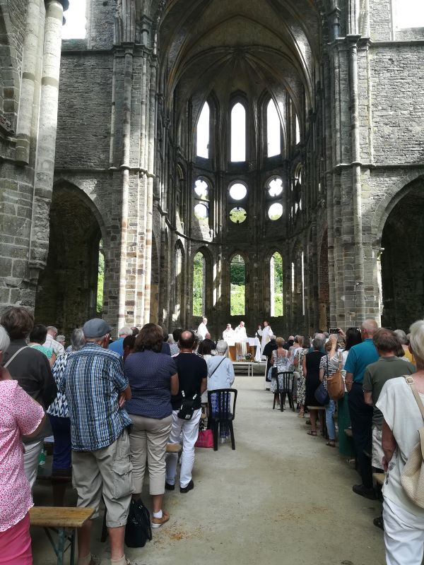 L'assemblée de la 42e fête de Saint Bernard à Villers-la-Ville