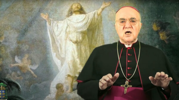 Mgr Viganò, ancien nonce apostolique et féroce opposant à François, rompt avec l’Eglise catholique romaine