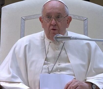 Le pape fustige « l&rsquo;étroitesse d&rsquo;esprit » de certains catholiques