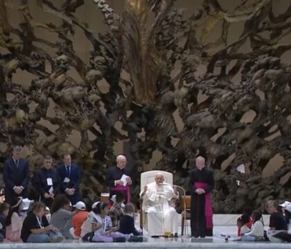 Le Pape et les enfants invitent à travailler à la paix