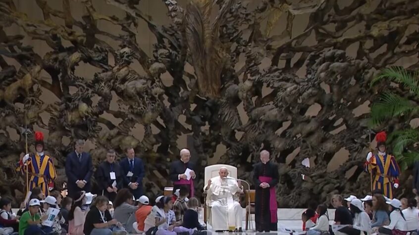 Le Pape et les enfants invitent à travailler à la paix