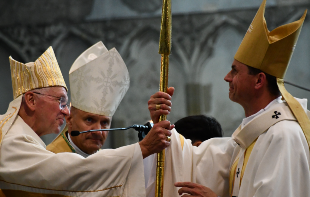 cardinal de kesel remet crosse luc terlinden