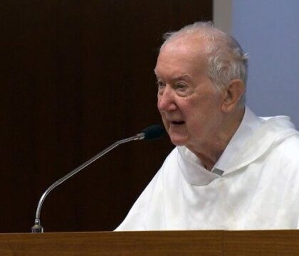 Retraite avant le synode: Le père Radcliffe évoque une Église sans frontières