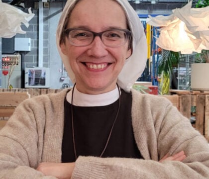 De journaliste à religieuse – Rencontre avec Sœur Marie de la Visitation (Il était une foi – audio)