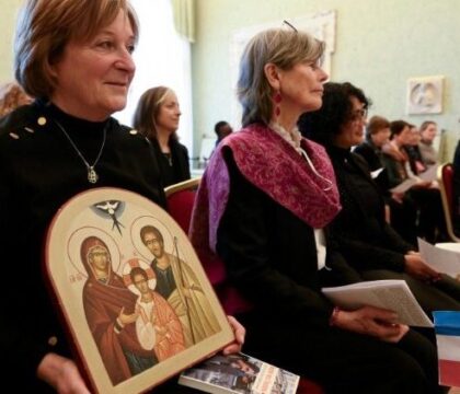 Dix ans après leur création à Bruxelles, les Sentinelles de la Sainte Famille rencontrent le pape