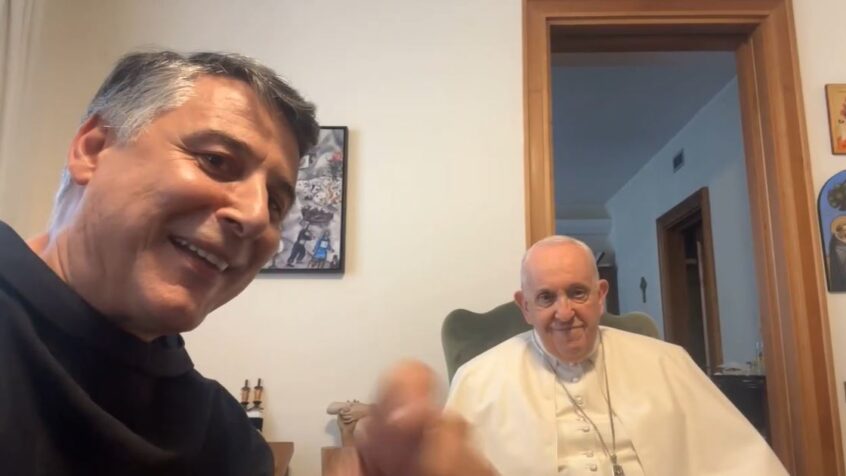 François, premier pape de l&rsquo;histoire en live sur Facebook