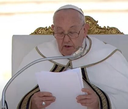 Ouverture du synode: le pape souhaite une Eglise « qui bénit et qui accueille »