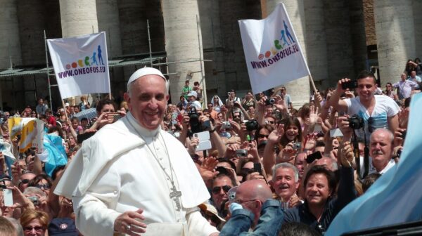Sa petite amie, les coulisses du conclave, Benoît XVI… : Des extraits de l&rsquo;autobiographie du Pape François révélés