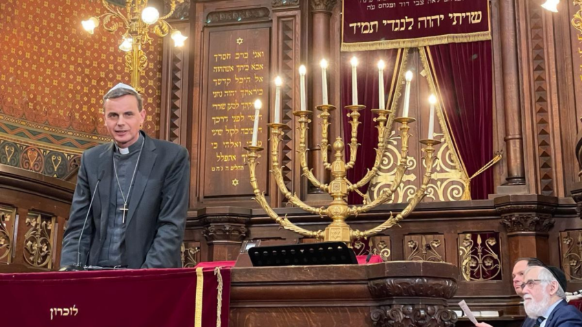 Le cardinal De Kesel et Mgr Terlinden mis à l&rsquo;honneur lors d&rsquo;une cérémonie à la synagogue de Bruxelles (photos)