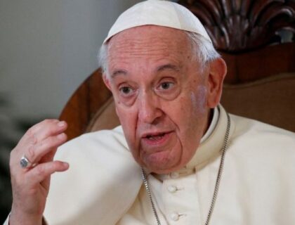 Le pape présente ses excuses pour avoir utilisé un mot insultant envers les homosexuels