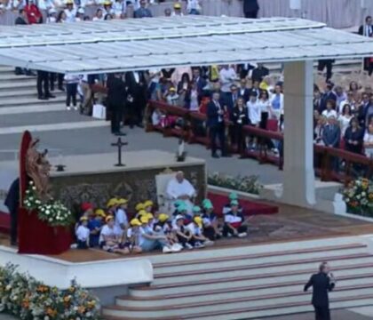 Du cinéma au Vatican, avec Roberto Benigni, lors de la Journée mondiale des enfants