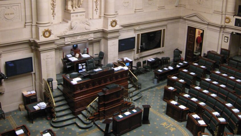 En podcast sur 1RCF Belgique: Comment analyser les résultats électoraux ?
