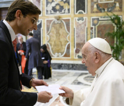 « Etes-vous heureux? »: des élèves belges interpellent le pape, au terme d&rsquo;une réunion sur les chrétiens d&rsquo;Orient