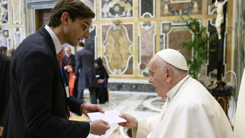 « Etes-vous heureux? »: des élèves belges interpellent le pape, au terme d&rsquo;une réunion sur les chrétiens d&rsquo;Orient