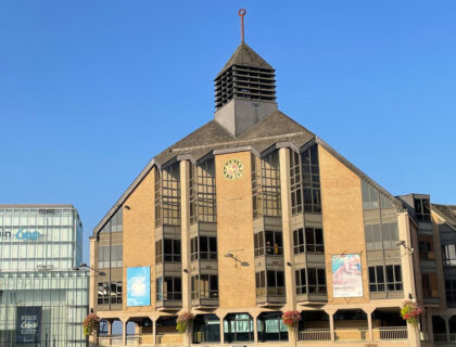 Visite du pape, UCLouvain, roi Baudouin… Mgr Luc Terlinden n&rsquo;esquive aucun sujet