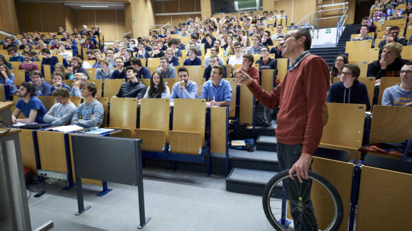 Dogmes et Université : La dernière décimale de π (et le &lsquo;C&rsquo; de l’UCLouvain)