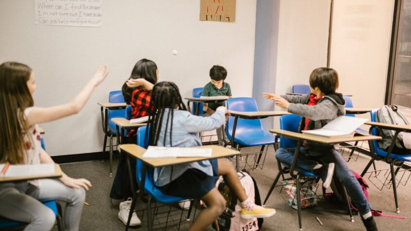 En podcast sur 1RCF Belgique: Le harcèlement scolaire en Wallonie et à Bruxelles