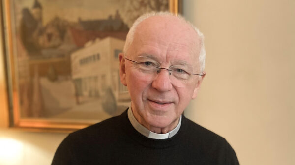 Quinze mois après son accession à l&rsquo;éméritat, le cardinal De Kesel prend la parole: « Je crois que l’Eglise est en train de chercher un juste discours sur la femme »