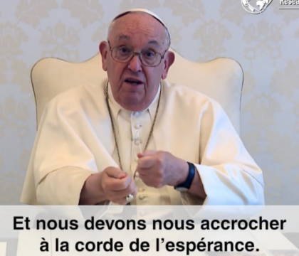 Vidéo du Pape : En ce mois d&rsquo;ouverture du Jubilé, François nous invite à être des « pèlerins de l’espérance » 