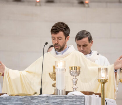 « Tu le sais bien, Martin, le ministère de prêtre n’a d’autre finalité que de servir et servir Dieu »: ce samedi, Martin Rondelet est devenu prêtre
