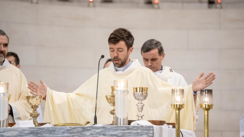 « Tu le sais bien, Martin, le ministère de prêtre n’a d’autre finalité que de servir et servir Dieu »: ce samedi, Martin Rondelet est devenu prêtre