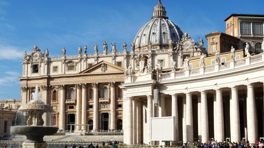 Le Pape a passé une nuit calme et se repose