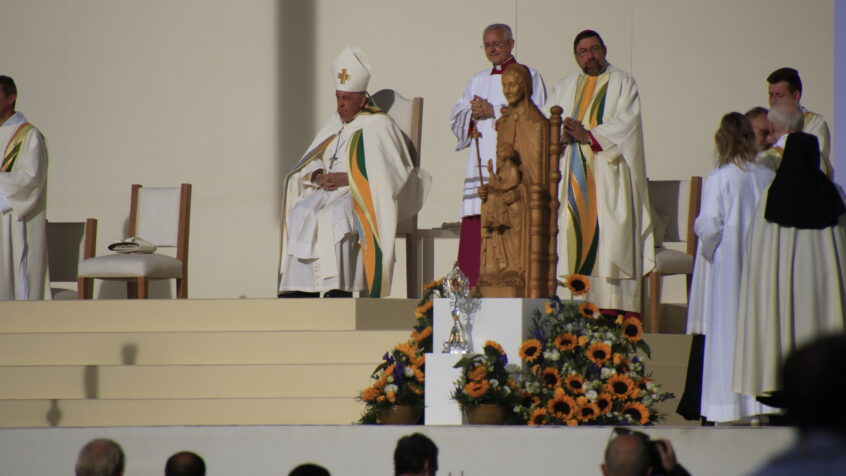 Parcourez la vie de Jorge Bergoglio au moyen de notre ligne du temps interactive