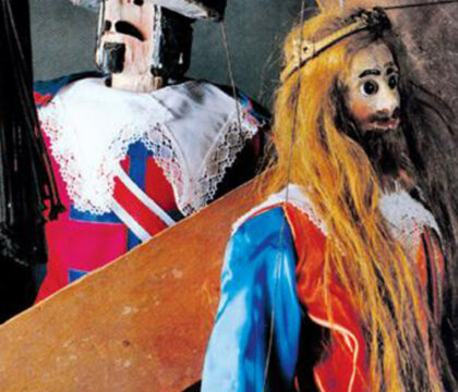 Au Théâtre de Toone, on ose la Passion en brusseleir