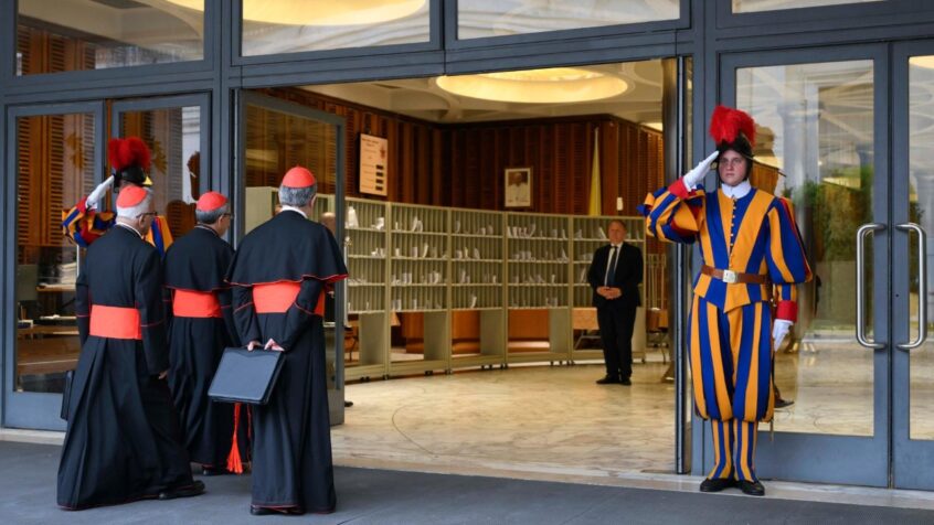 Conclave: tous les cardinaux électeurs sont arrivés à Rome