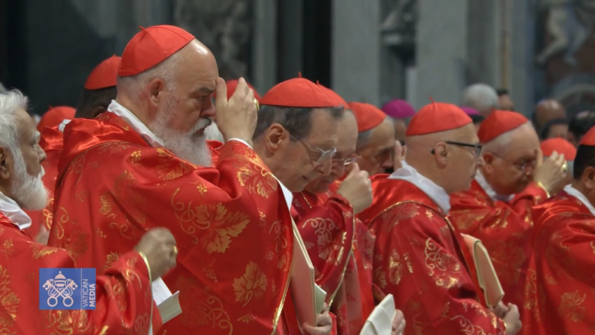 Les cardinaux s’apprêtent à entrer en conclave
