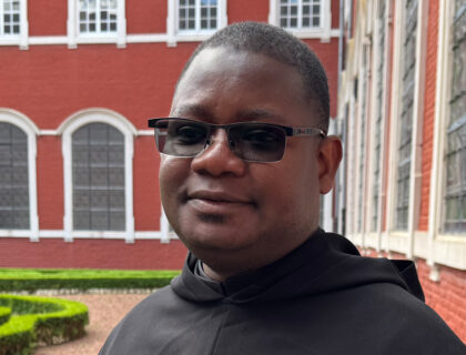 Père Martin Davakan, provincial des augustins en Belgique : « J&rsquo;ai des points commun avec Léon XIV… Mais lui est beaucoup plus puissant! »