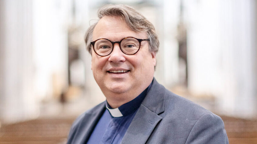 Pastoor Bart : « Je rejoins les personnes là où elles sont: sur les réseaux sociaux »