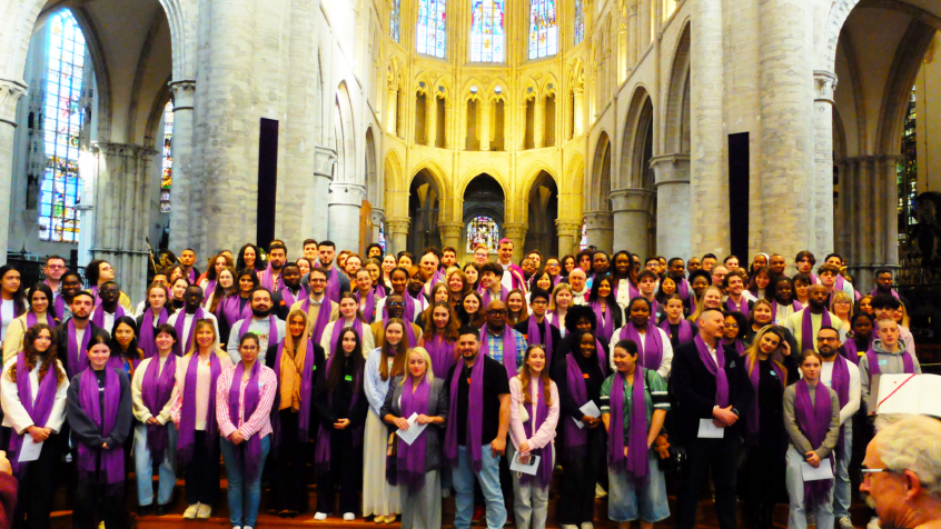 Opinion : Des jeunes rejoignent l’Eglise, mais que vont-ils y trouver ?