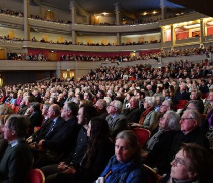Un cardinal étranger, un grand nom du BEL20 et… Bart De Wever: découvrez le programme 2025-2026 des Grandes Conférences Catholiques
