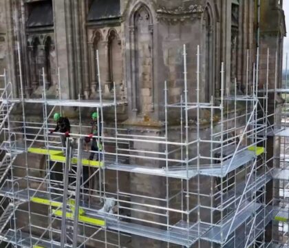 Un lifting de haute voltige pour la tour de l’église Saint-Martin d’Arlon