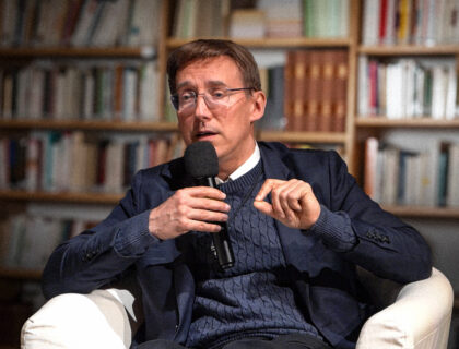 « Qu&rsquo;ils éteignent leur téléphone et aillent en bibliothèque »: voici les conseils de Gaël Giraud et de Bruno Colmant aux jeunes d&rsquo;aujourd&rsquo;hui