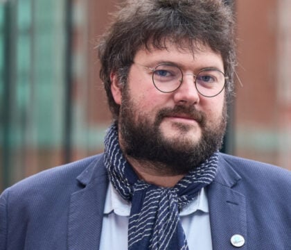 Comment Loris Resinelli est passé de l&rsquo;évêché de Tournai au Parlement wallon